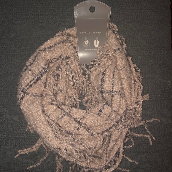 Cozy Infinity Scarf - Picture 2 of 3